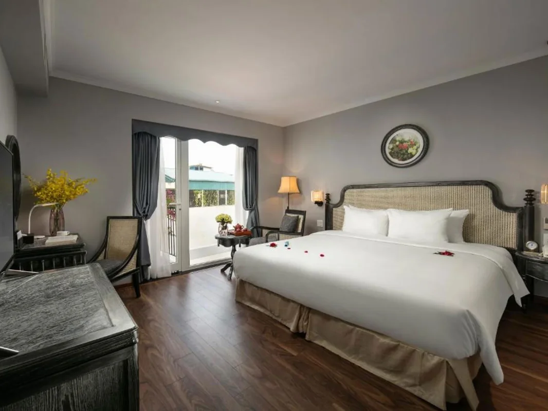 Khách sạn Shining Central Hotel & Spa Hà Nội