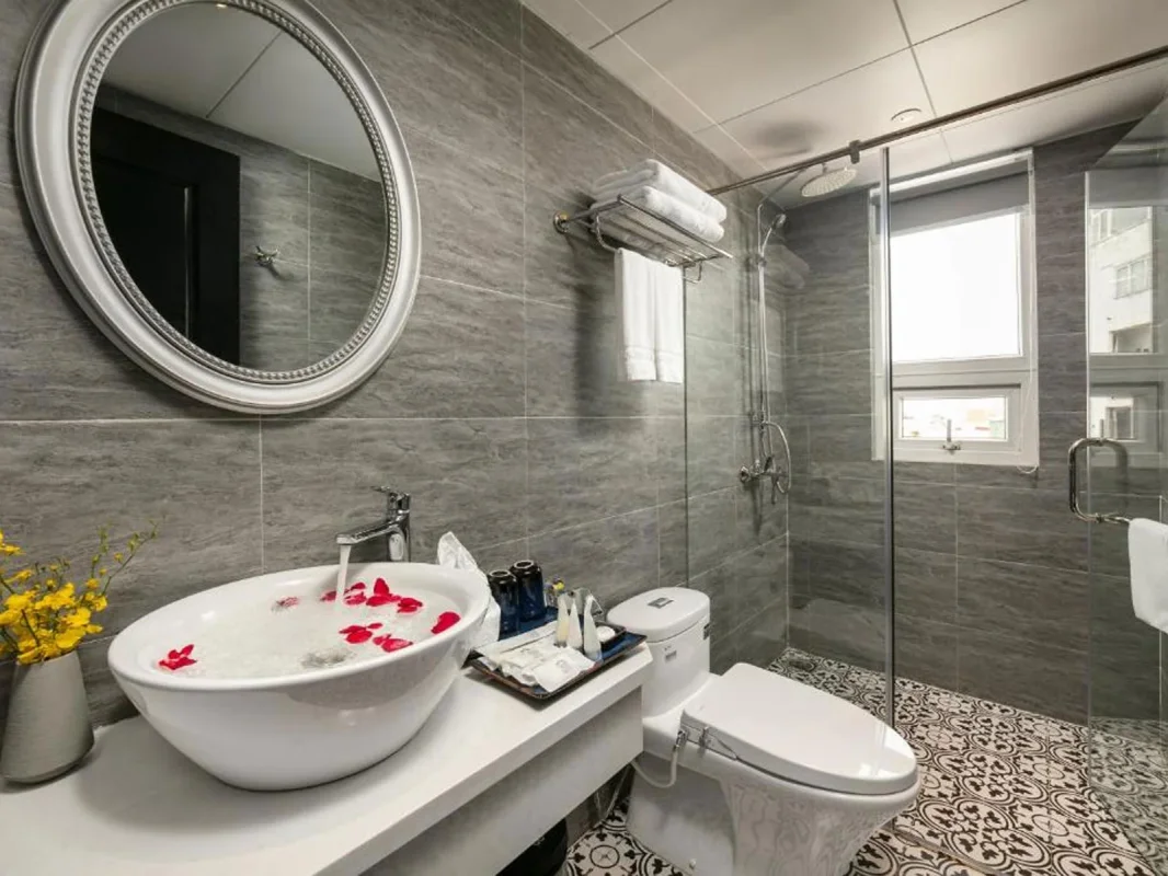 Khách sạn Shining Central Hotel & Spa Hà Nội
