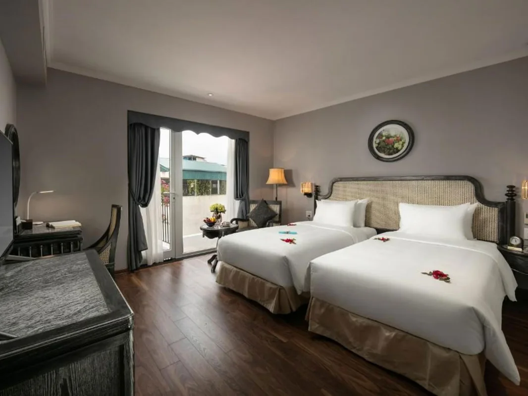 Khách sạn Shining Central Hotel & Spa Hà Nội