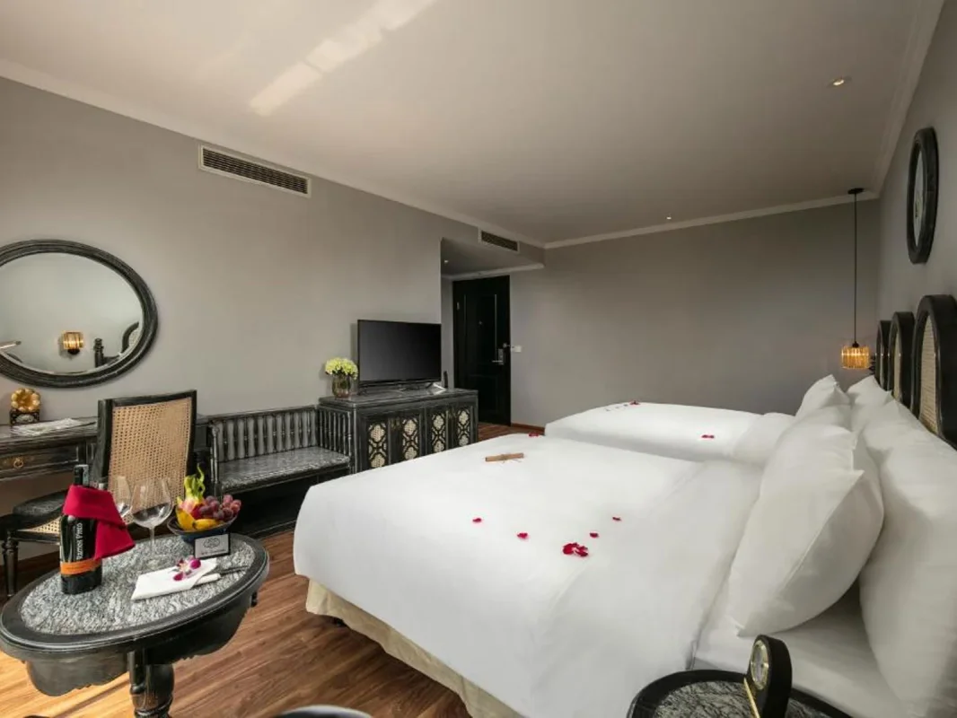Khách sạn Shining Central Hotel & Spa Hà Nội