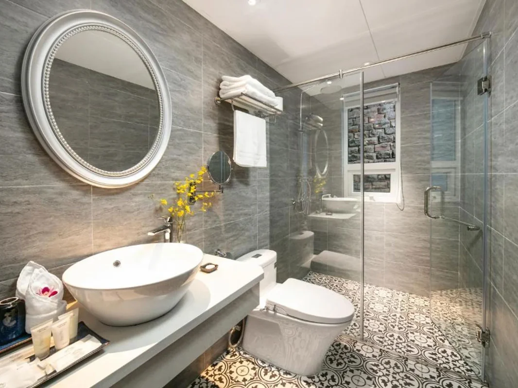 Khách sạn Shining Central Hotel & Spa Hà Nội