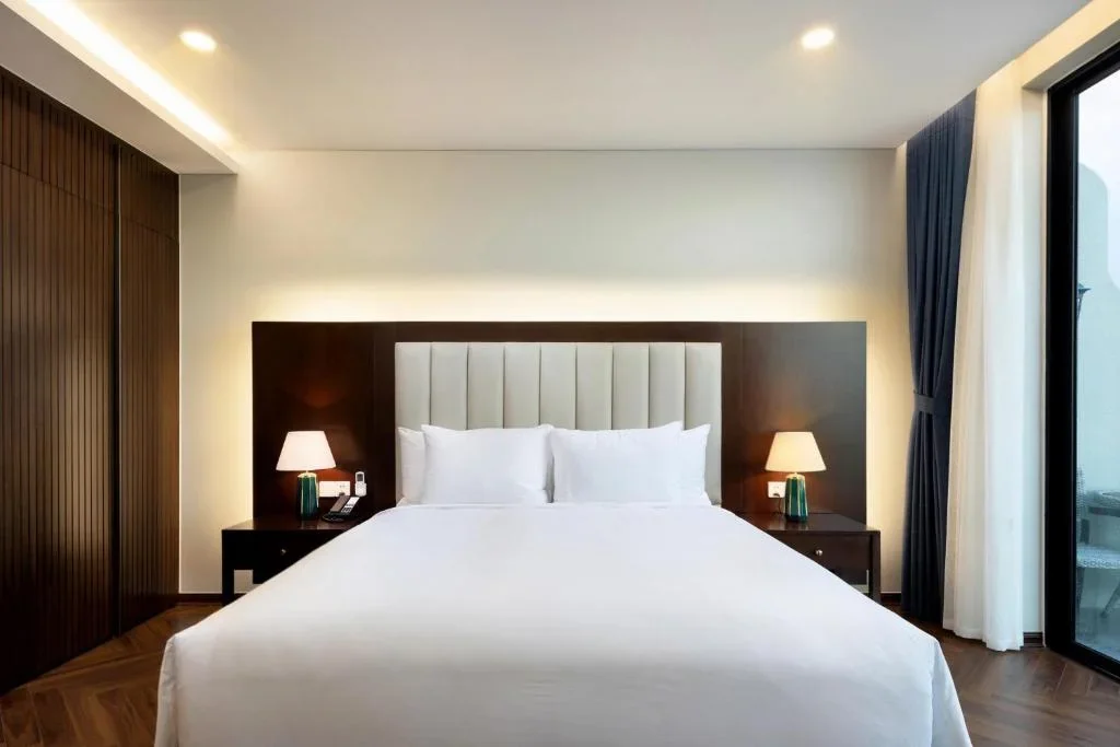 Khách sạn Wyndham Sky Lake Resort & Villas Hà Nội