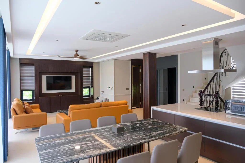 Khách sạn Wyndham Sky Lake Resort & Villas Hà Nội