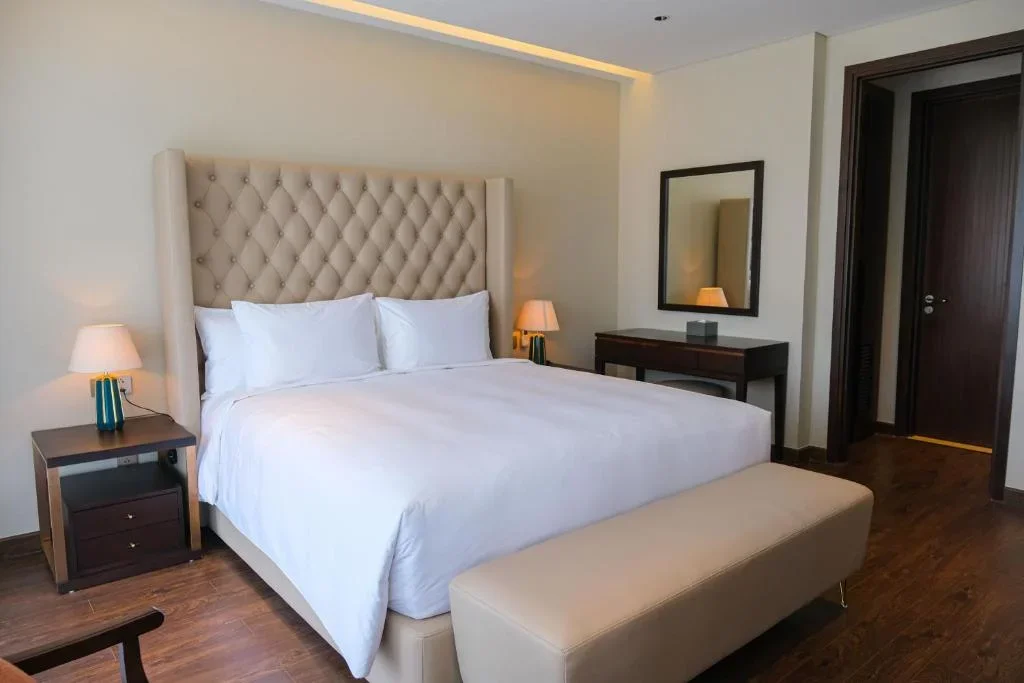 Khách sạn Wyndham Sky Lake Resort & Villas Hà Nội