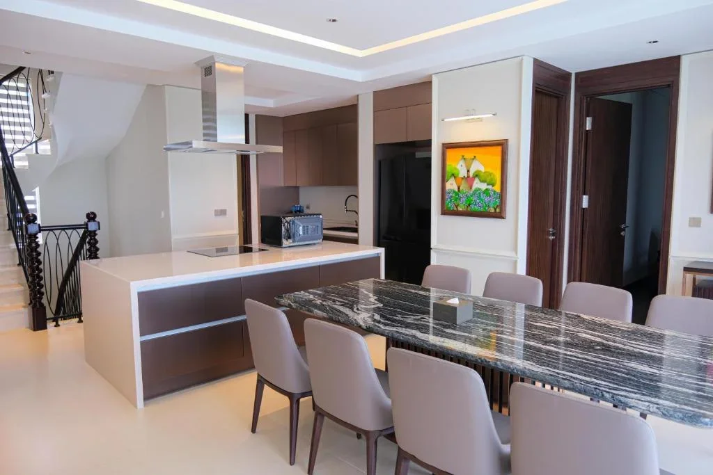 Khách sạn Wyndham Sky Lake Resort & Villas Hà Nội