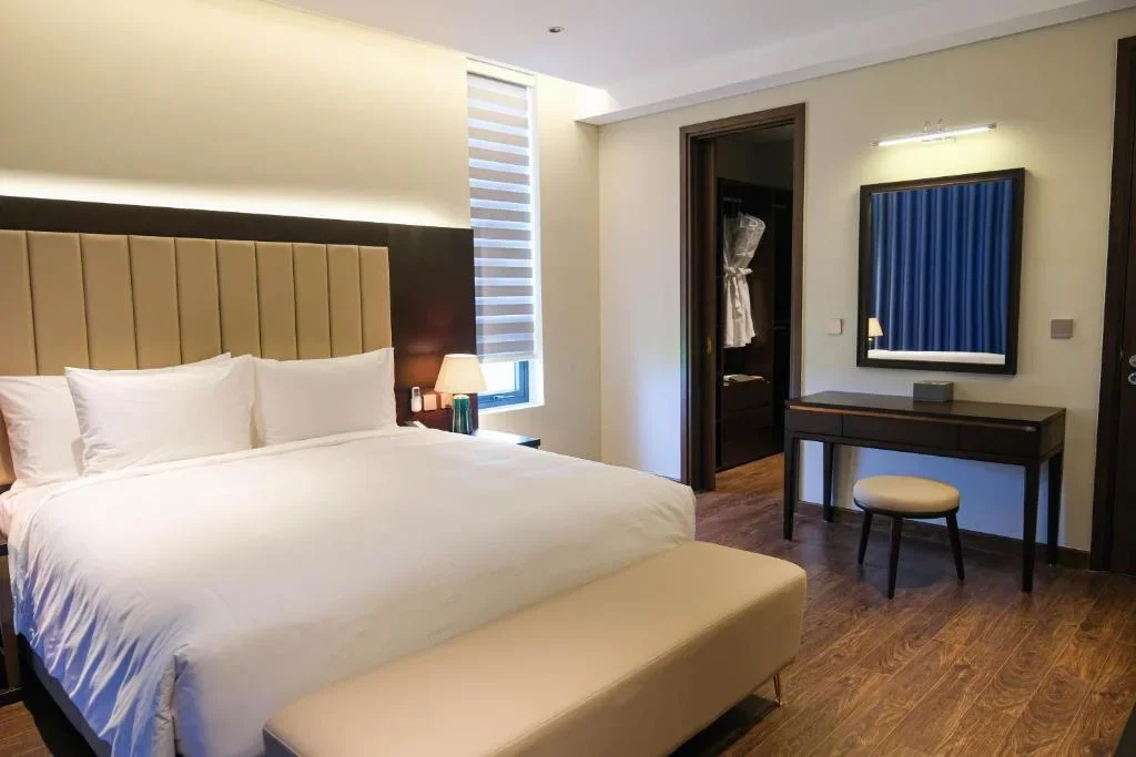 Khách sạn Wyndham Sky Lake Resort & Villas Hà Nội
