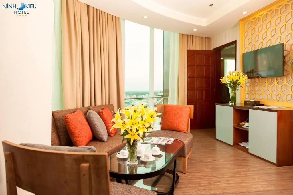 Khách sạn Ninh Kiều Riverside Hotel Cần Thơ