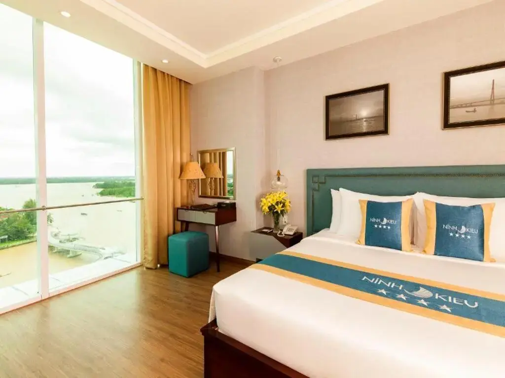 Khách sạn Ninh Kiều Riverside Hotel Cần Thơ