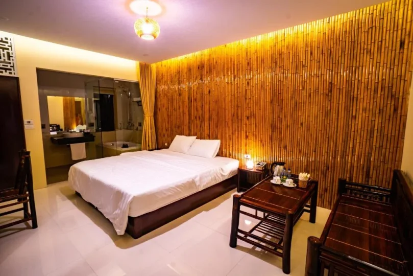 Khách sạn Tràng An Retreat Hotel Ninh Bình - Phòng Có Giường Siêu Lớn Nhìn Bể Bơi