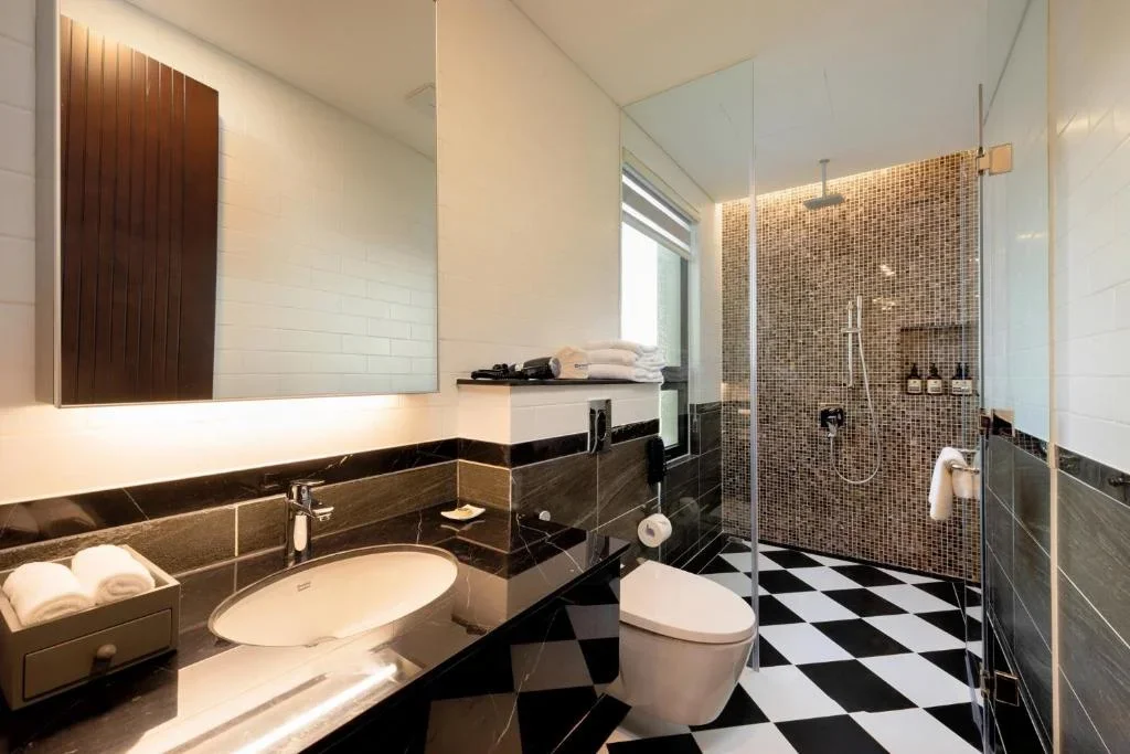 Khách sạn Wyndham Sky Lake Resort & Villas Hà Nội
