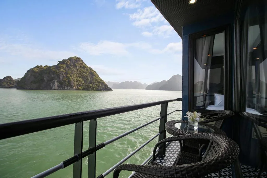 Du thuyền Rosy Cruise Hạ Long