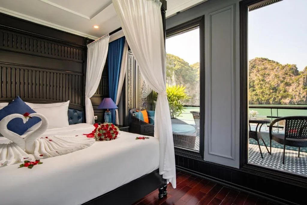 Du thuyền Rosy Cruise Hạ Long