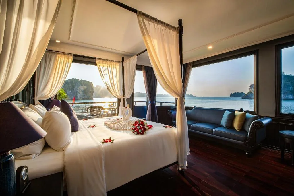Du thuyền Rosy Cruise Hạ Long