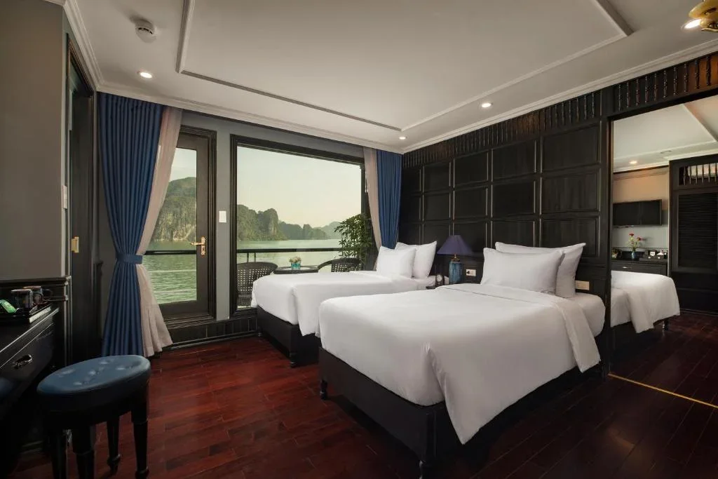 Du thuyền Rosy Cruise Hạ Long
