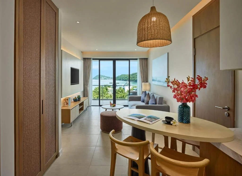 Khách sạn Premier Residences Phú Quốc Emerald Bay Managed by Accor Hotel