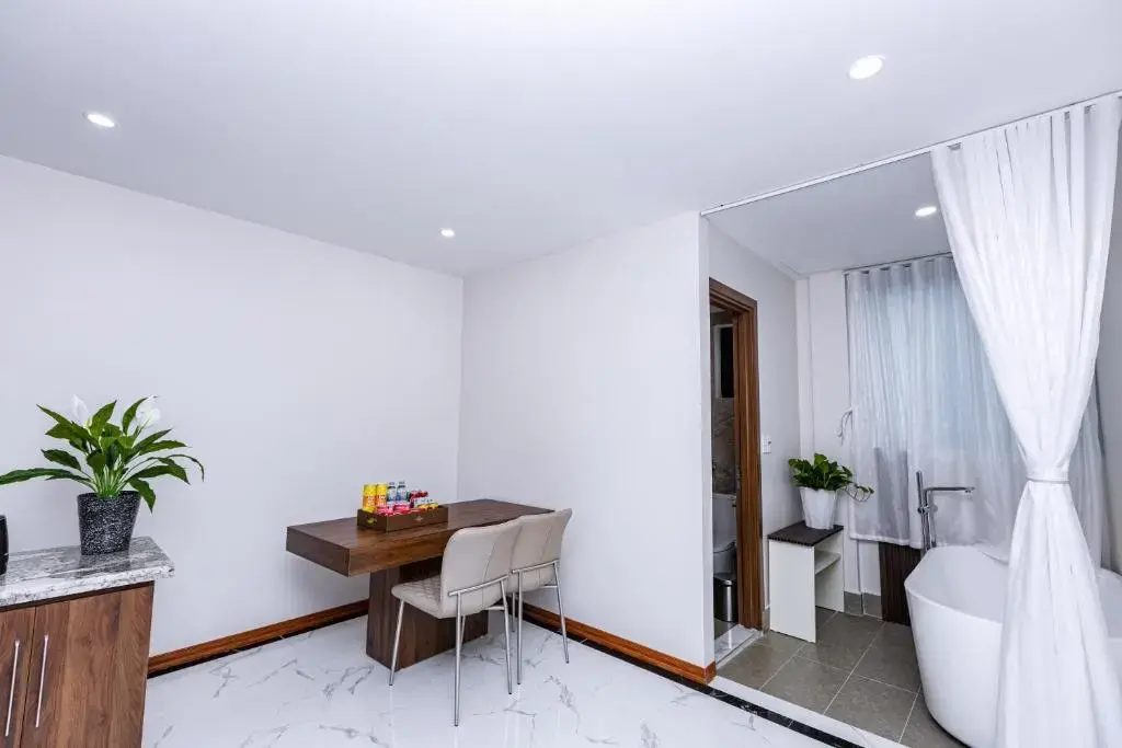 Khách sạn The King Hotel Thái Nguyên