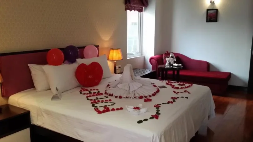 Khách sạn Golden Sun Suite Hotel Hà Nội - Honeymoon Suite Window And City View