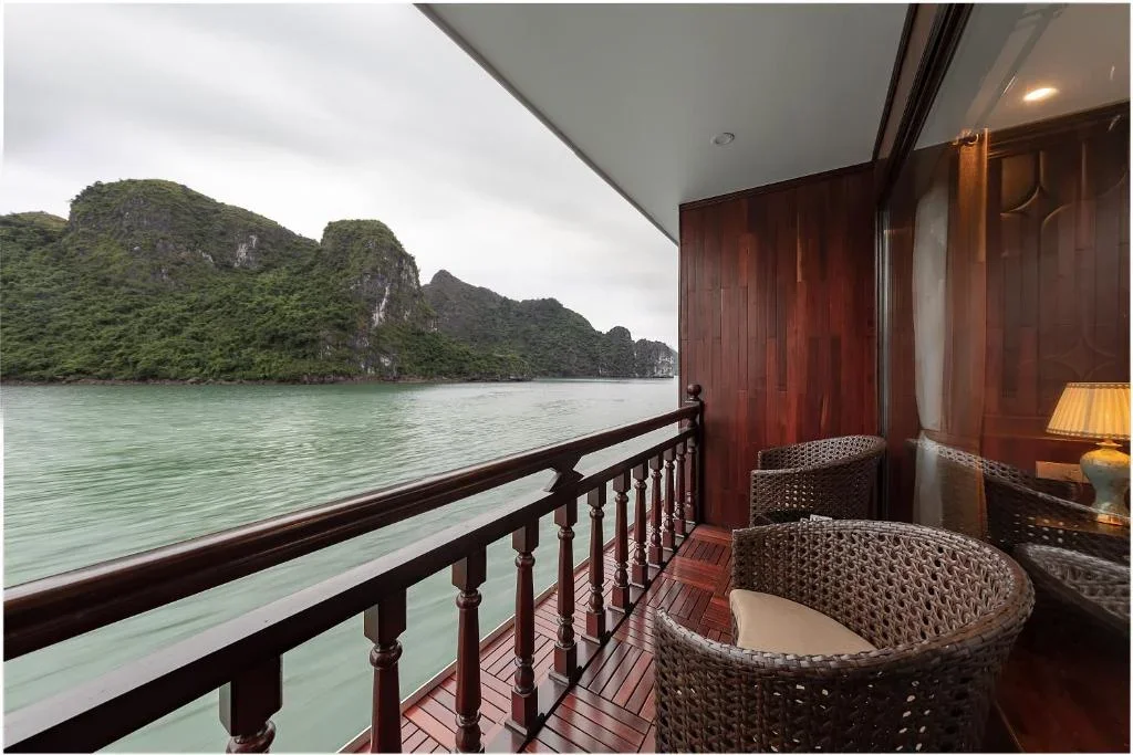 Du thuyền Erina Cruise Hạ Long