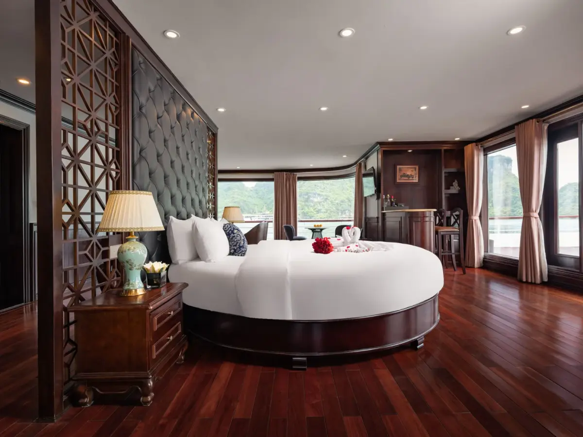 Du thuyền Erina Cruise Hạ Long
