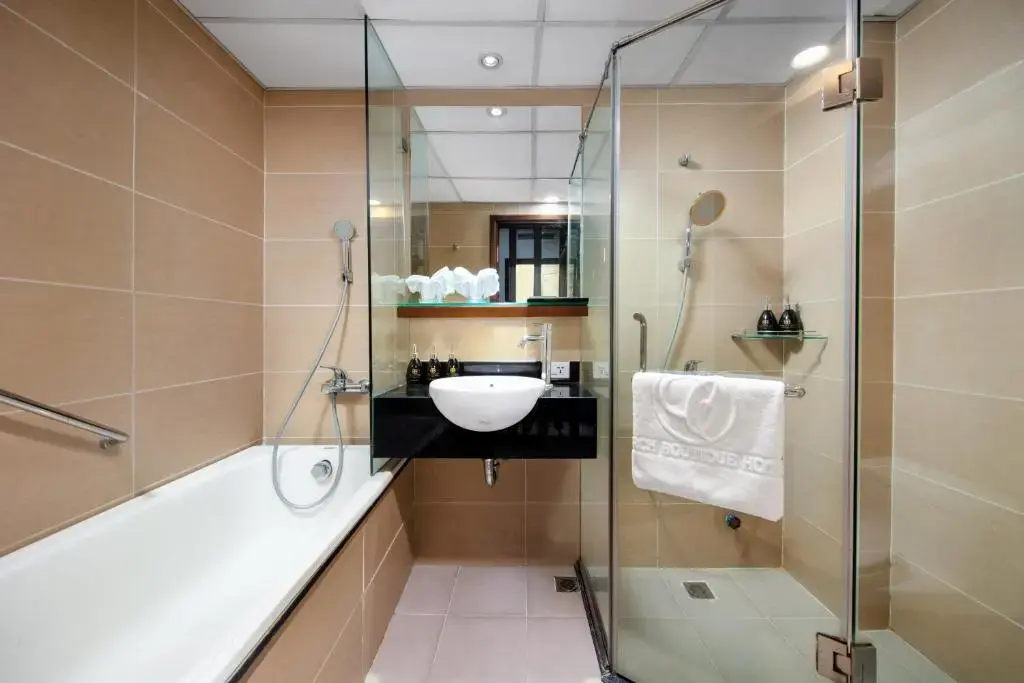 Khách sạn Classy Holiday Hotel & Spa Hà Nội