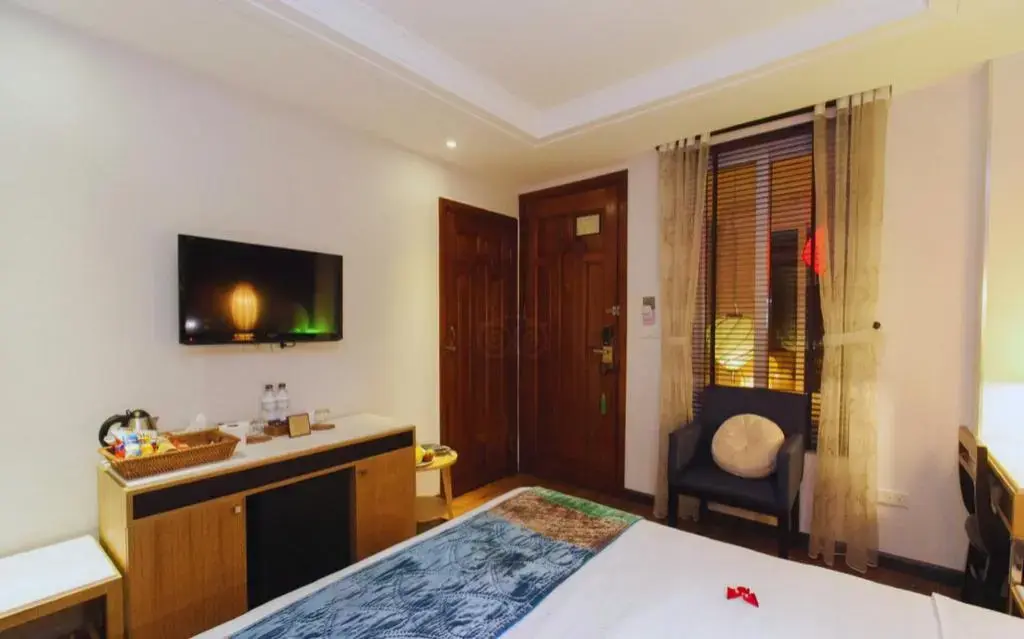 Khách sạn Hanoi Emerald Waters Classy Hotel Hà Nội