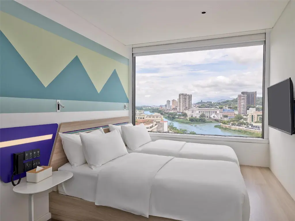Khách sạn Tru By Hilton Lào Cai City Riverside Hotel