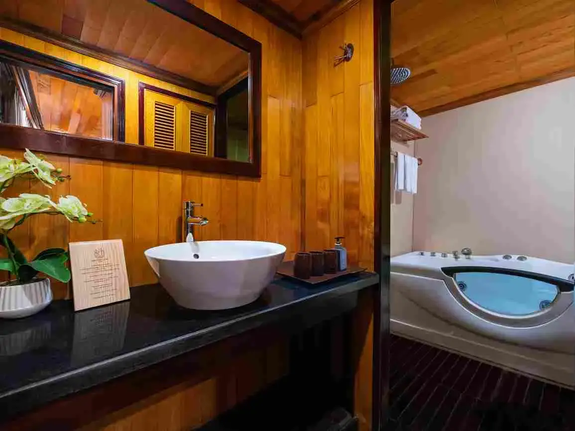 Du thuyền Hera Classic Boutique Cruise Halong Hạ Long