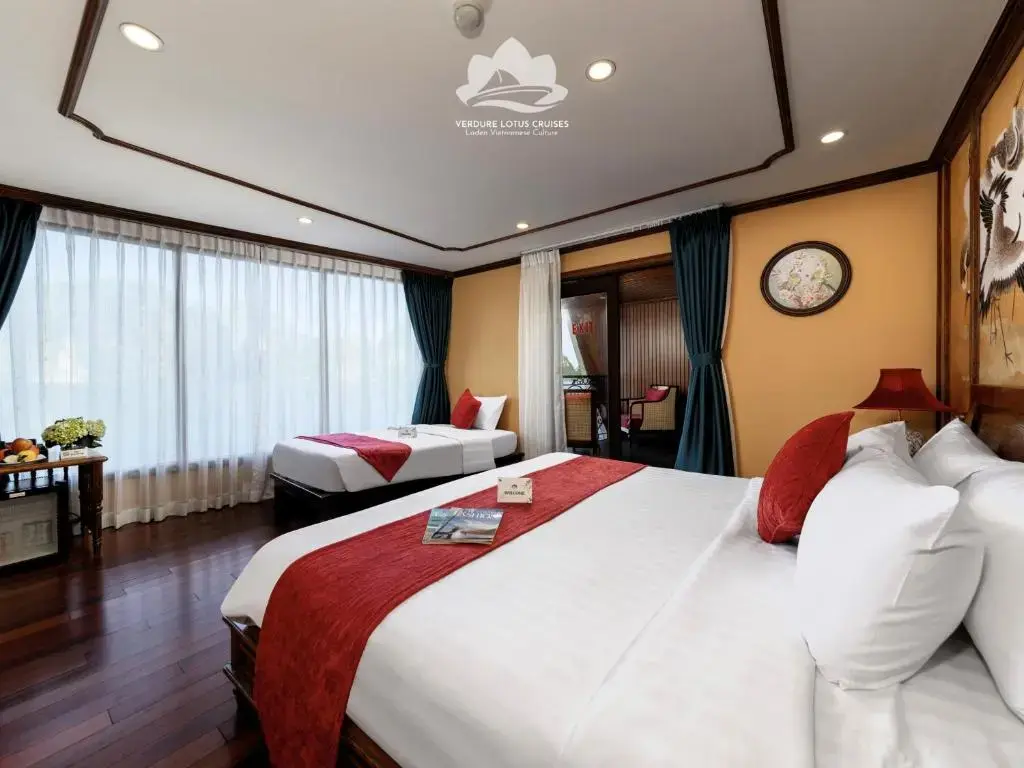 Du thuyền Verdure Lotus Grandeur Cruise Hạ Long