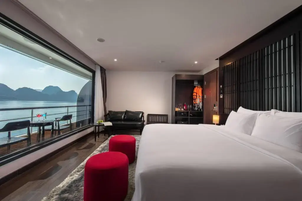 Du thuyền Scarlet Pearl Cruises Hạ Long