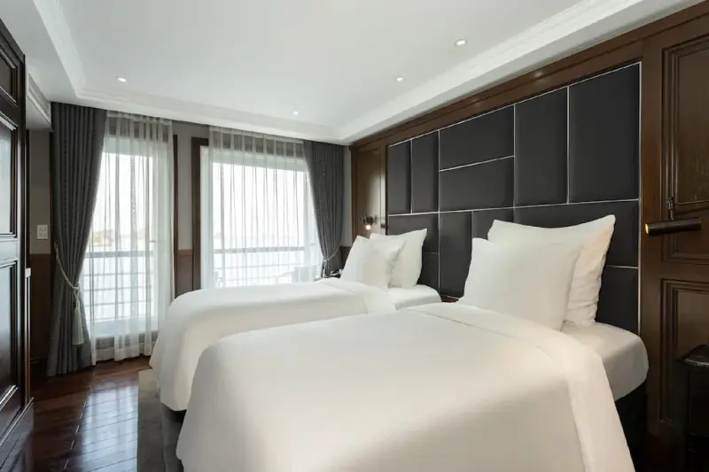Du thuyền Ambassador Signature Cruise Hạ Long - Balcony