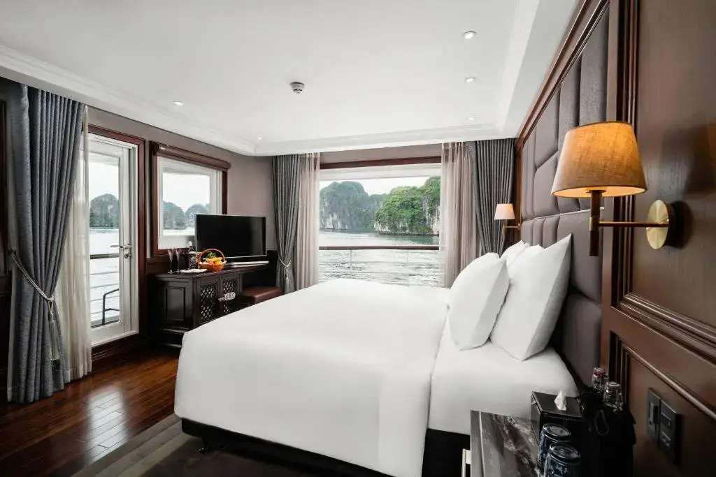 Du thuyền Ambassador Signature Cruise Hạ Long