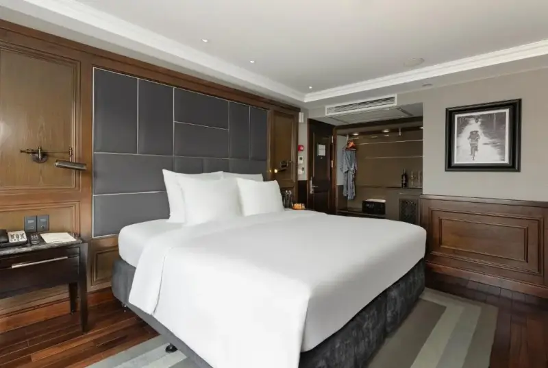 Du thuyền Ambassador Signature Cruise Hạ Long - Executive Balcony