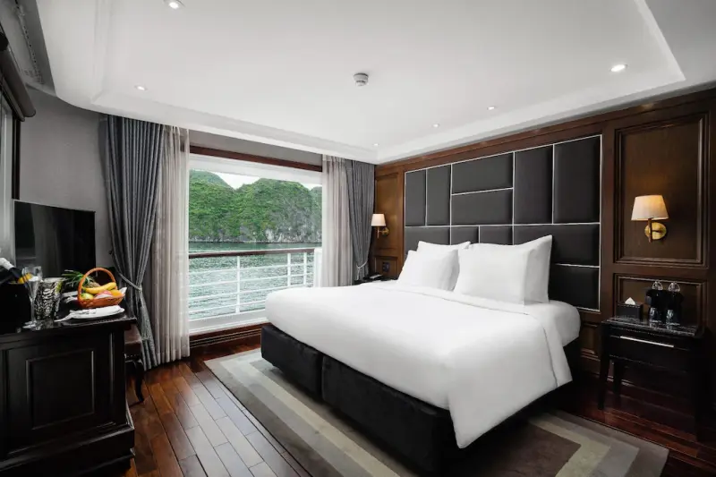 Du thuyền Ambassador Signature Cruise Hạ Long - Balcony Suite