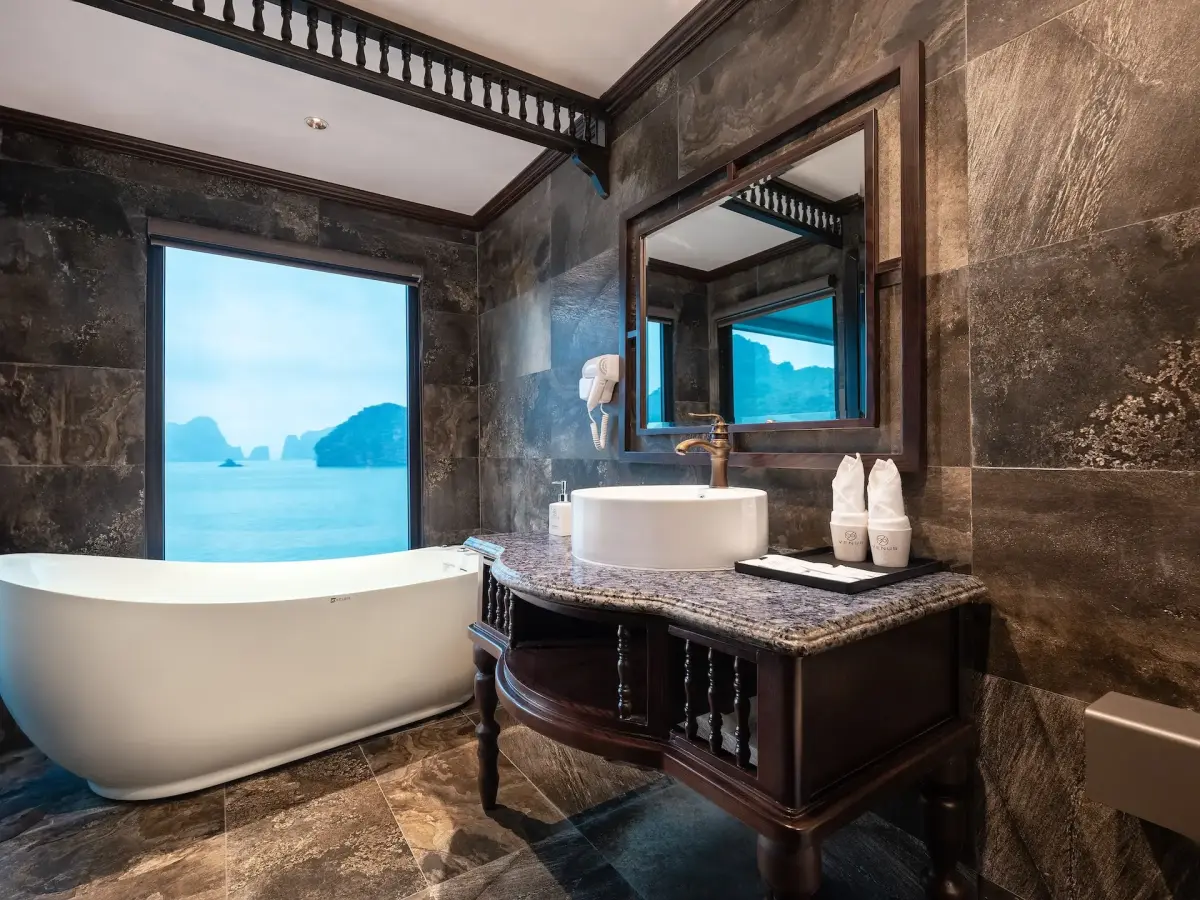 Du thuyền Velar Of The Seas Cruise Hạ Long