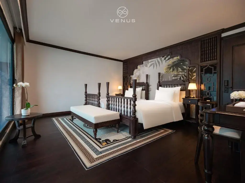 Du thuyền Venus Hạ Long Cruises