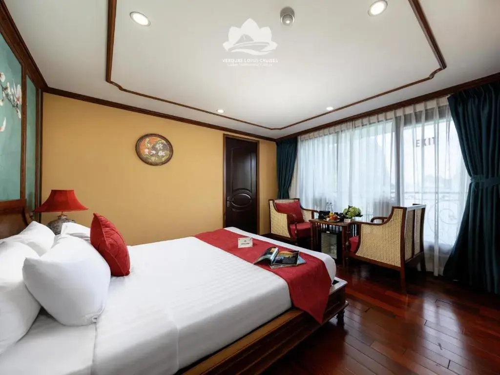 Du thuyền Verdure Lotus Grandeur Cruise Hạ Long