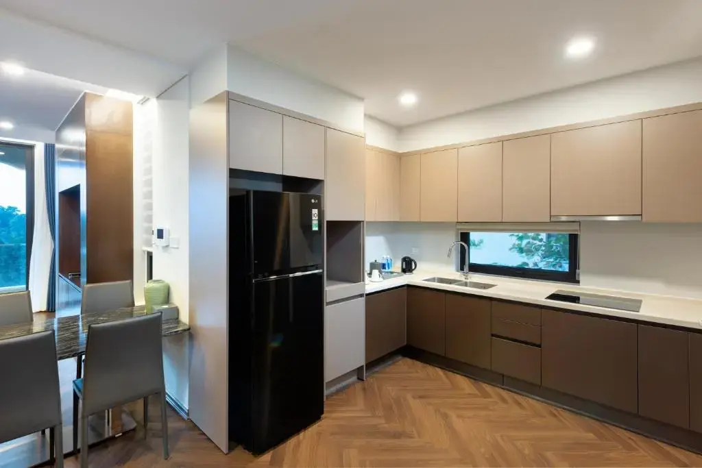 Khách sạn Wyndham Sky Lake Resort & Villas Hà Nội
