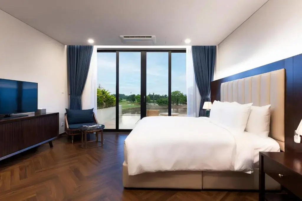 Khách sạn Wyndham Sky Lake Resort & Villas Hà Nội
