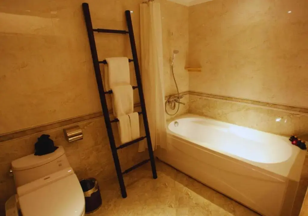 Khách sạn Hanoi Emerald Waters Classy Hotel Hà Nội