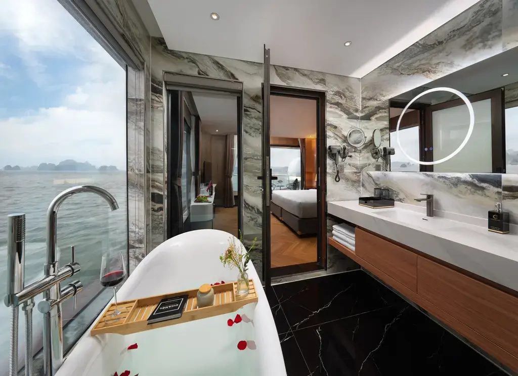 Du thuyền Luna Hạ Long Cruise