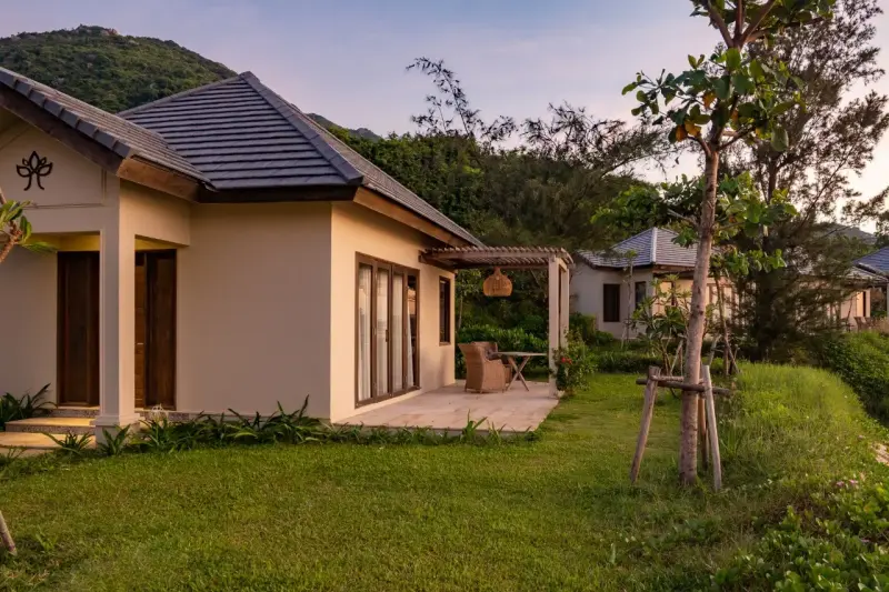 Crown Retreat Resort Quy Nhơn Bình Định - Junior Suit Beach Front (Có bồn tắm)