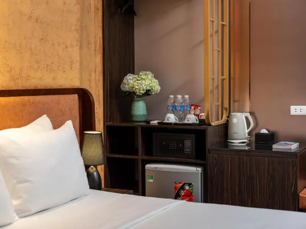 Khách sạn Valoria Premium Hanoi Hotel and Travel Hà Nội