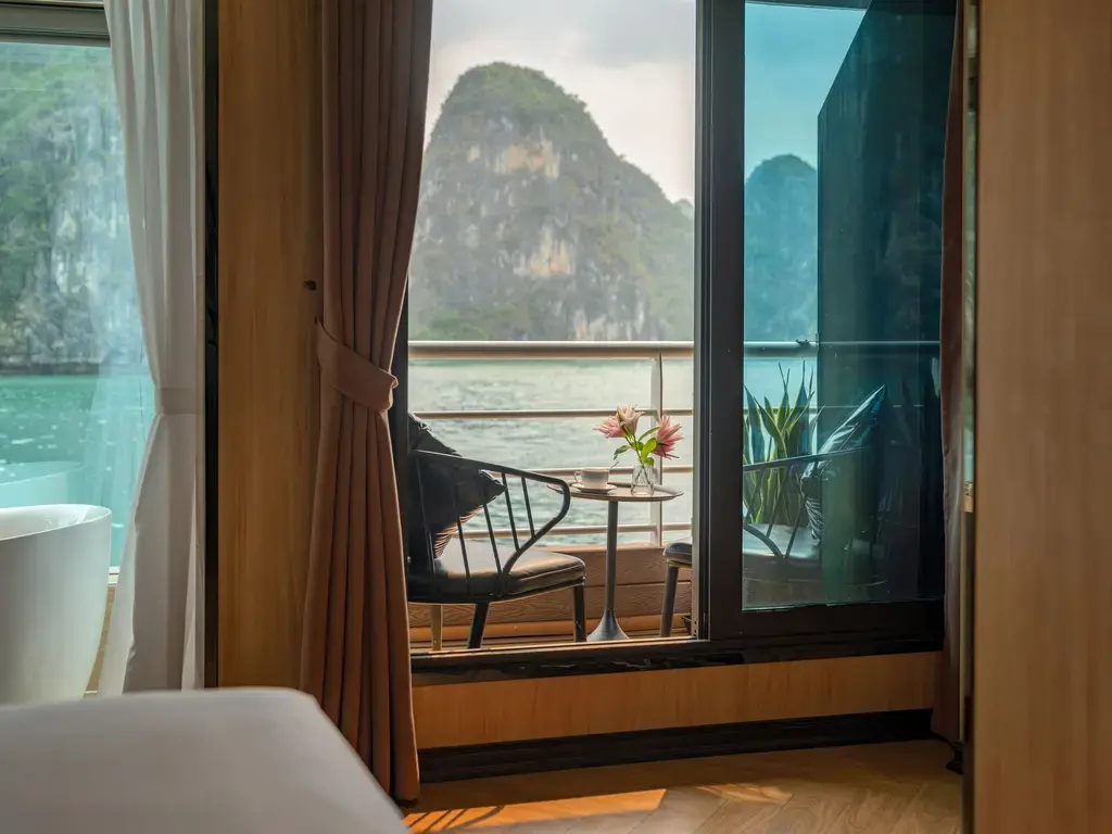 Du thuyền Luna Hạ Long Cruise