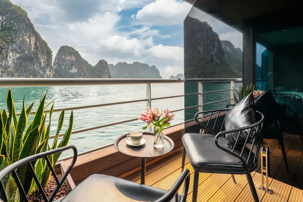 Du thuyền Luna Hạ Long Cruise