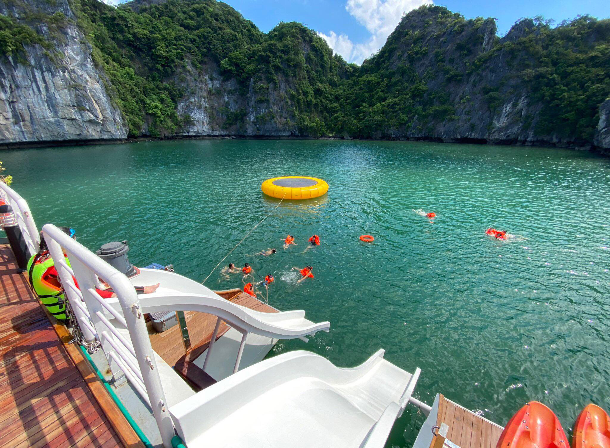 Tour Hạ Long - Lan Hạ 1 ngày VIP | The Halong Catamaran