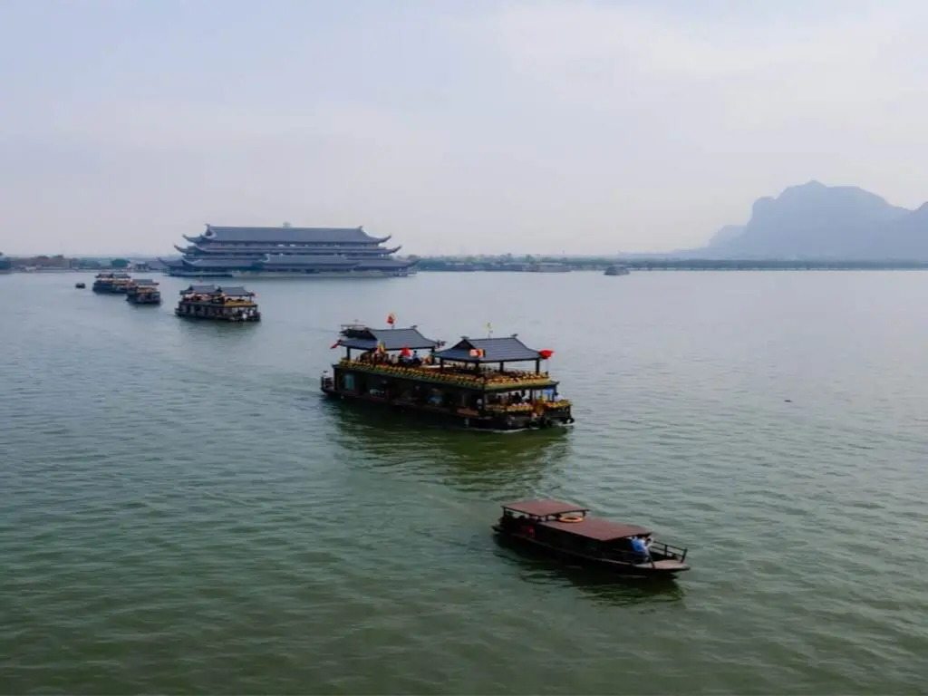 Tour chùa Tam Chúc - Đầm Vân Long 1 ngày