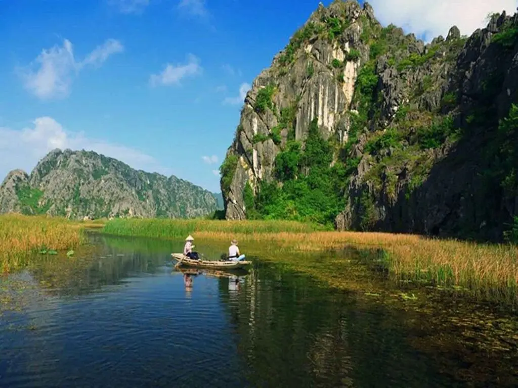 Tour chùa Tam Chúc - Đầm Vân Long 1 ngày
