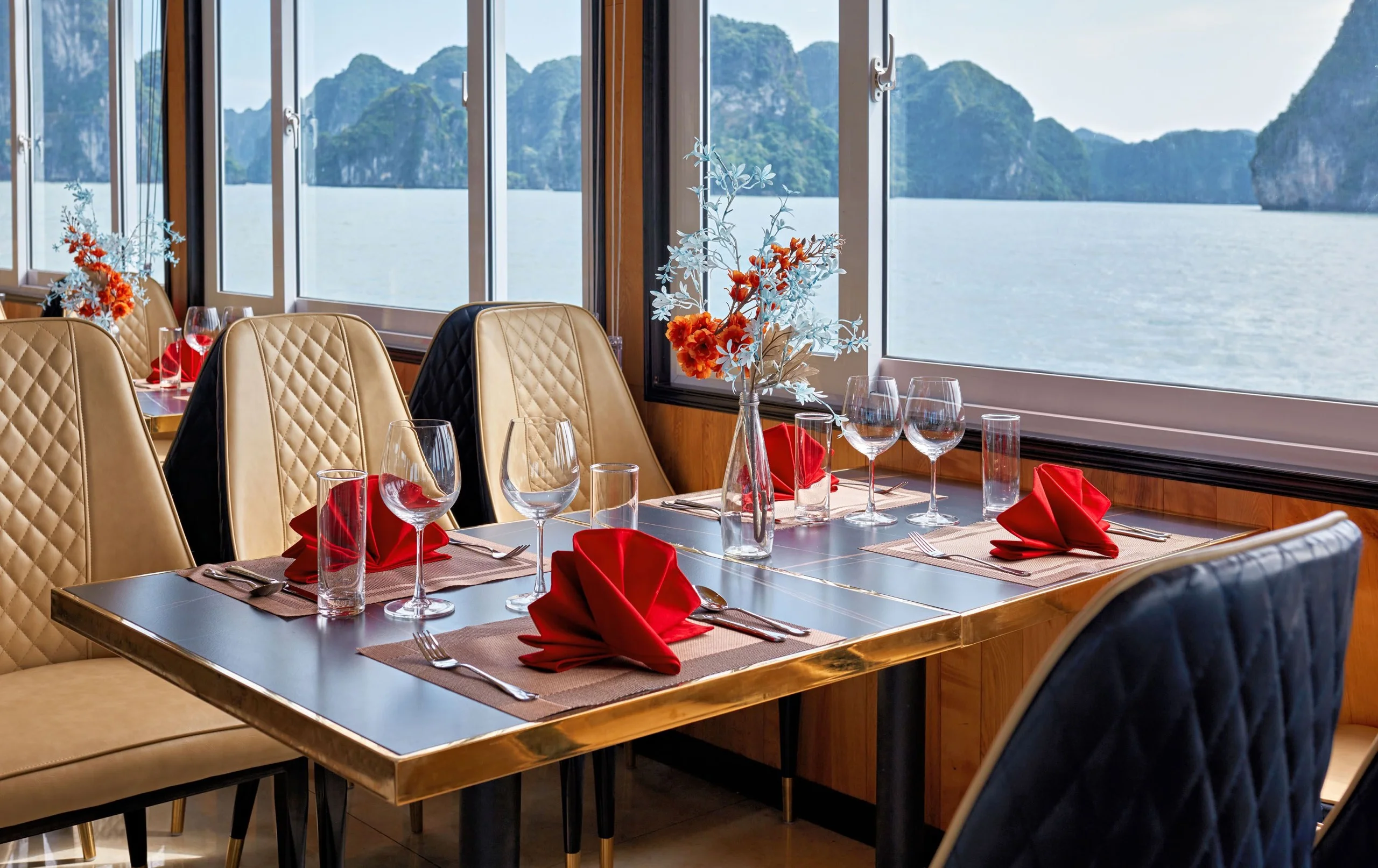 Tour Du Thuyền 5 Sao Cozy Bay Premium Cruise Hạ Long 1 ngày