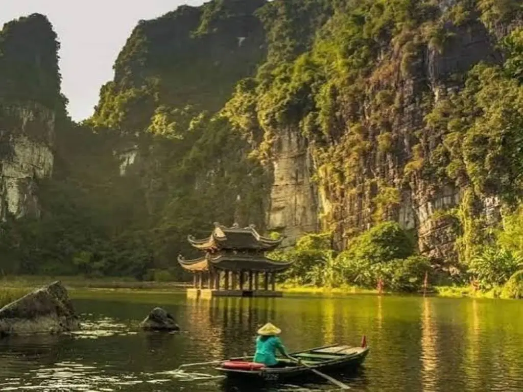 Tour Hà Nội - Tuyệt Tình Cốc - Tràng An - Hang Múa 1 Ngày
