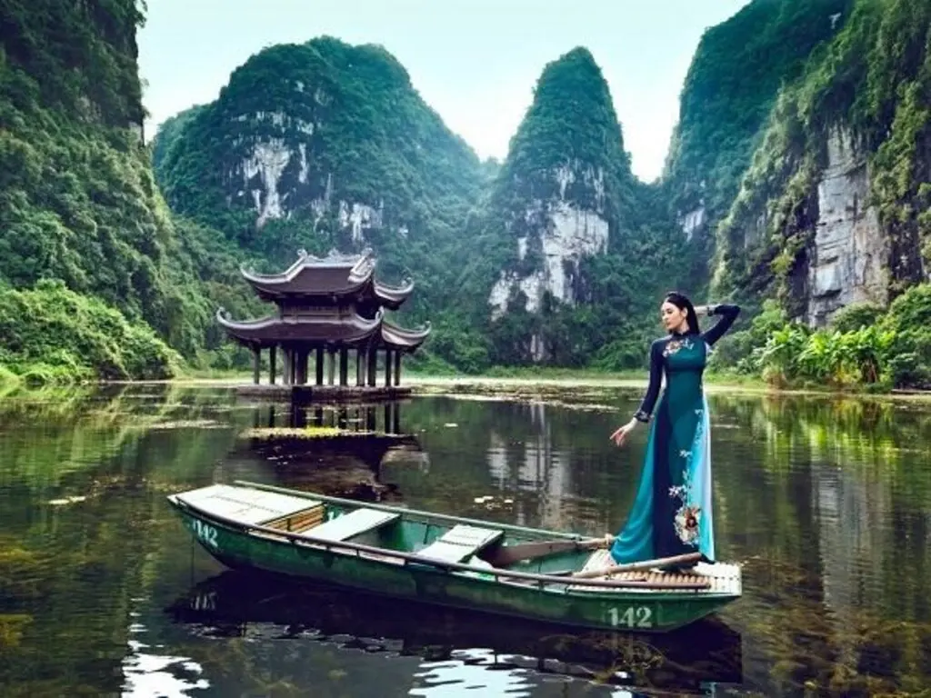 Tour Hà Nội - Tuyệt Tình Cốc - Tràng An - Hang Múa 1 Ngày